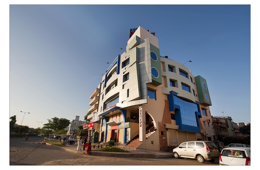 Hotel Shri Ram Excellency 19/23
