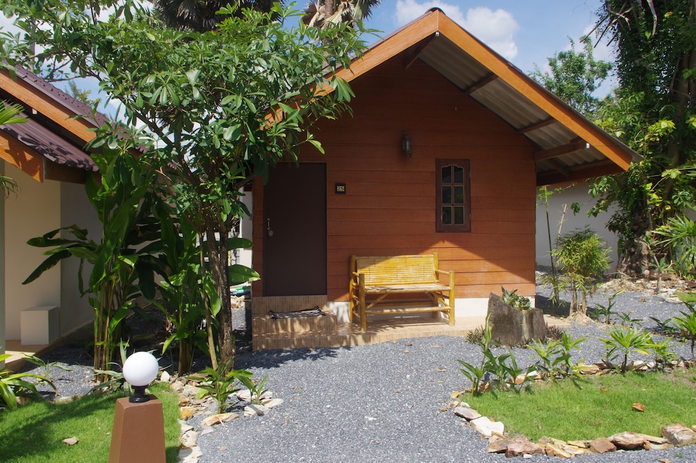 Thai House Beach Resort 5/50