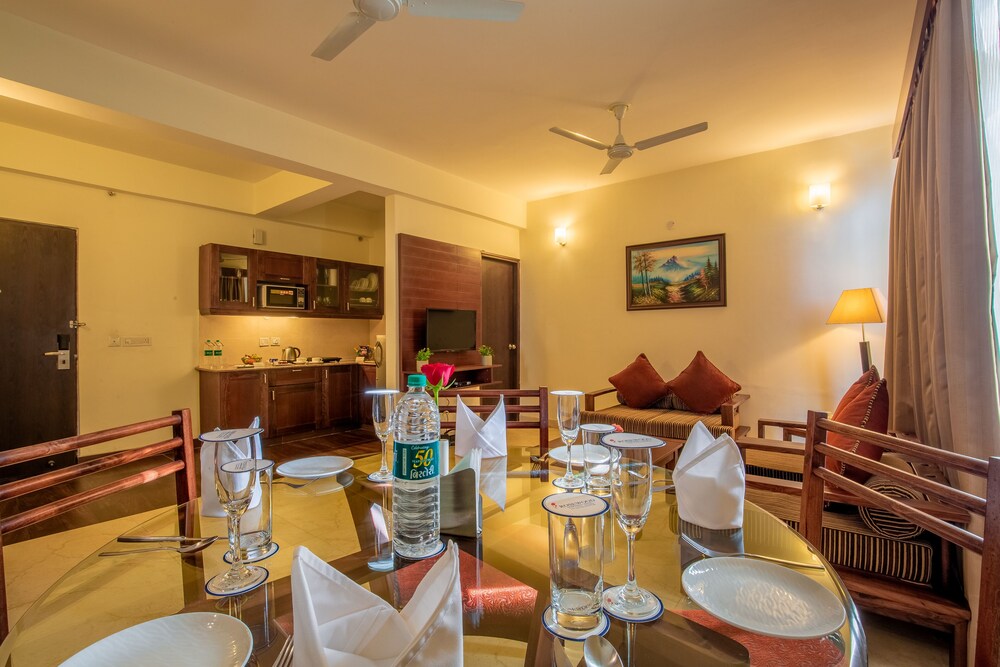 Rosewood Apartment Hotel 26/30