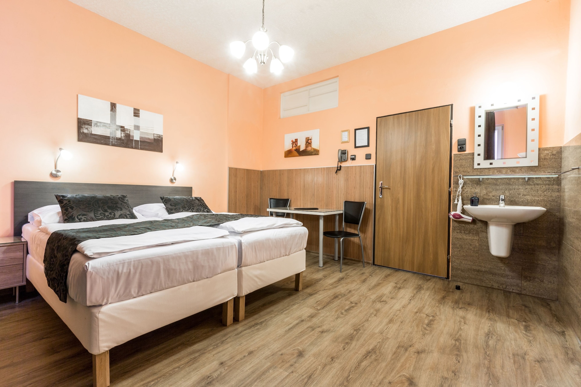 CLASSIC, STUDIO, KITCHENETTE