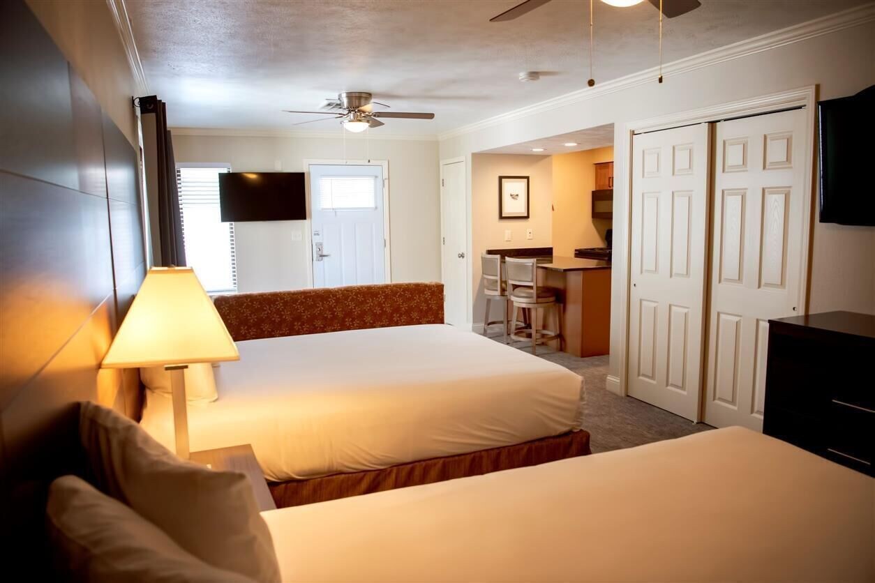 LUXURY, STUDIO, SUITE, 2 QUEEN BEDS, KITCHEN