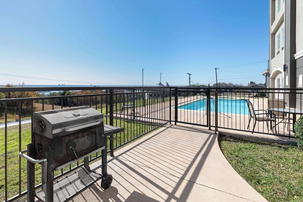 La Quinta Inn & Suites by Wyndham Fort Worth - Lake Worth 26/50