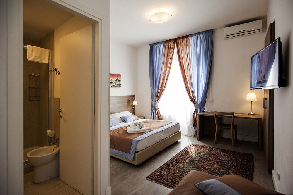 Roman Holidays 12/66
