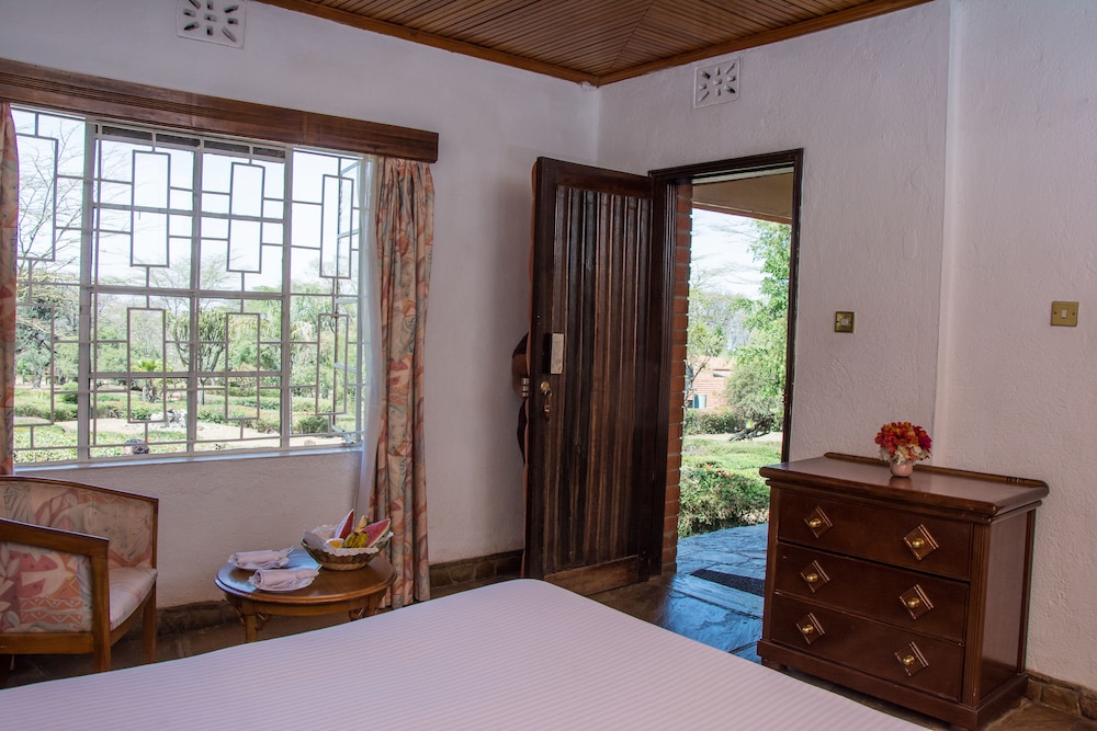 Jacaranda Lake Elementaita Lodge 13/34