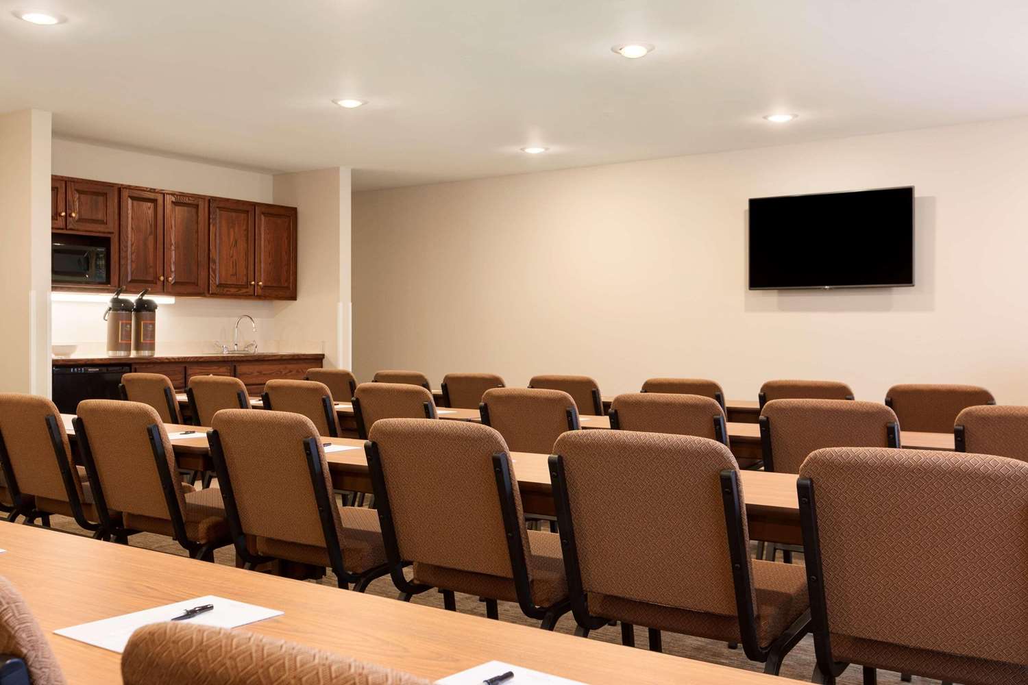 Country Inn Suites By Radisson Lehighton Jim Thorpe Pa 33/34