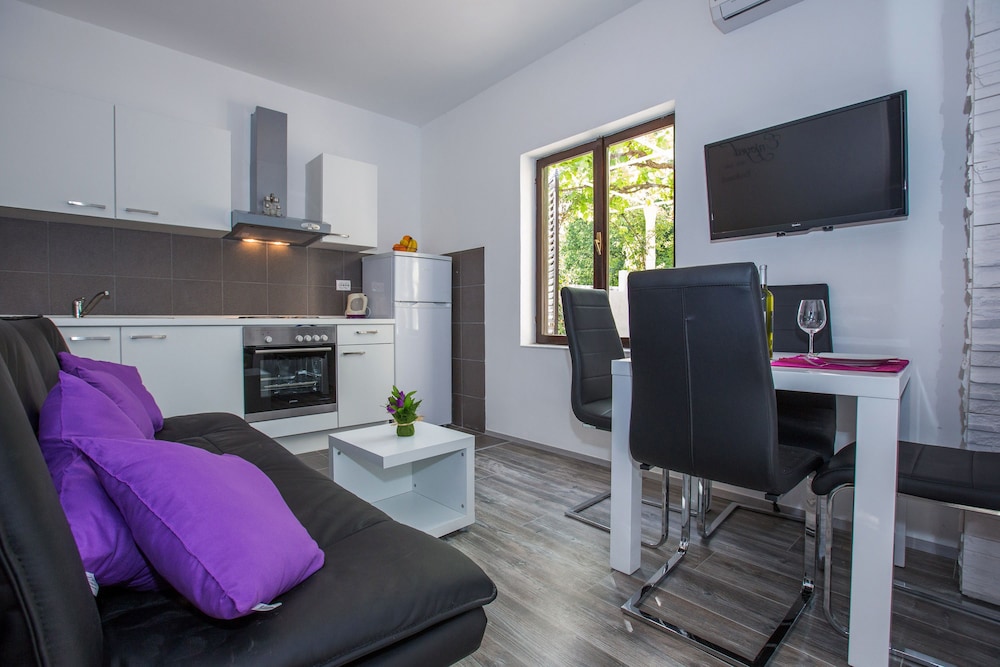 APARTMENTS VILLA ROZA 39/67