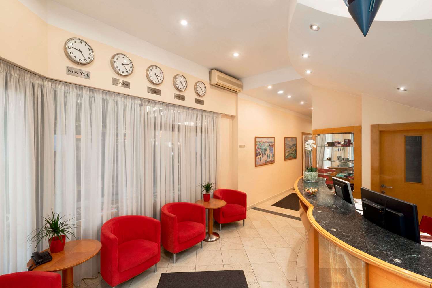 Ramada by Wyndham Prague City Centre 2/9