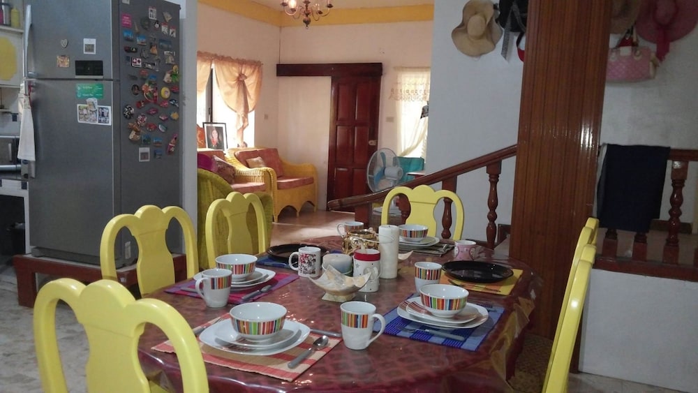 Yellow House Vacation Rental 17/23