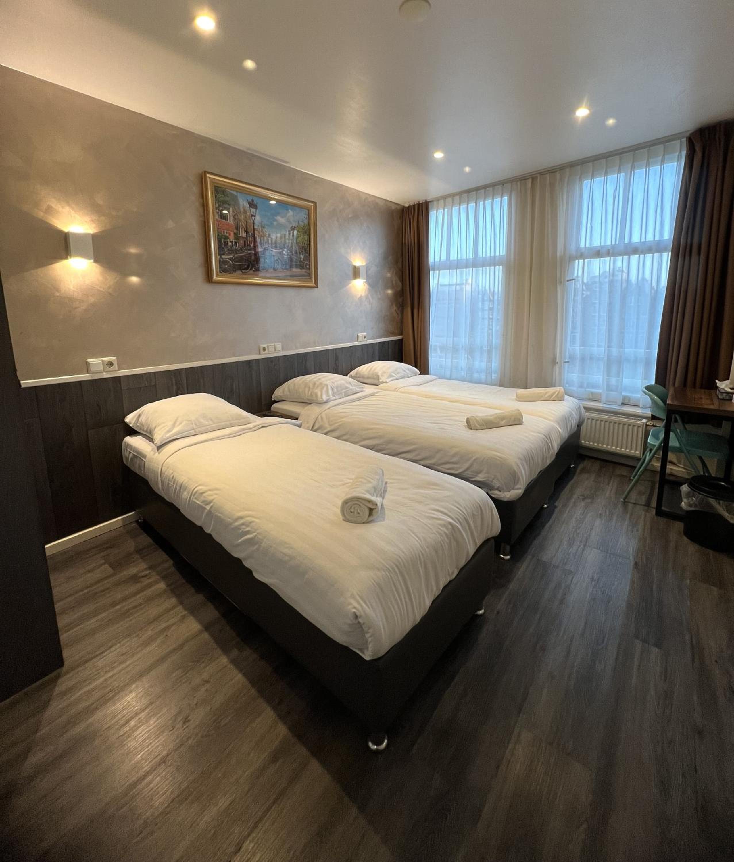 Budget Dam Hotel 10/28
