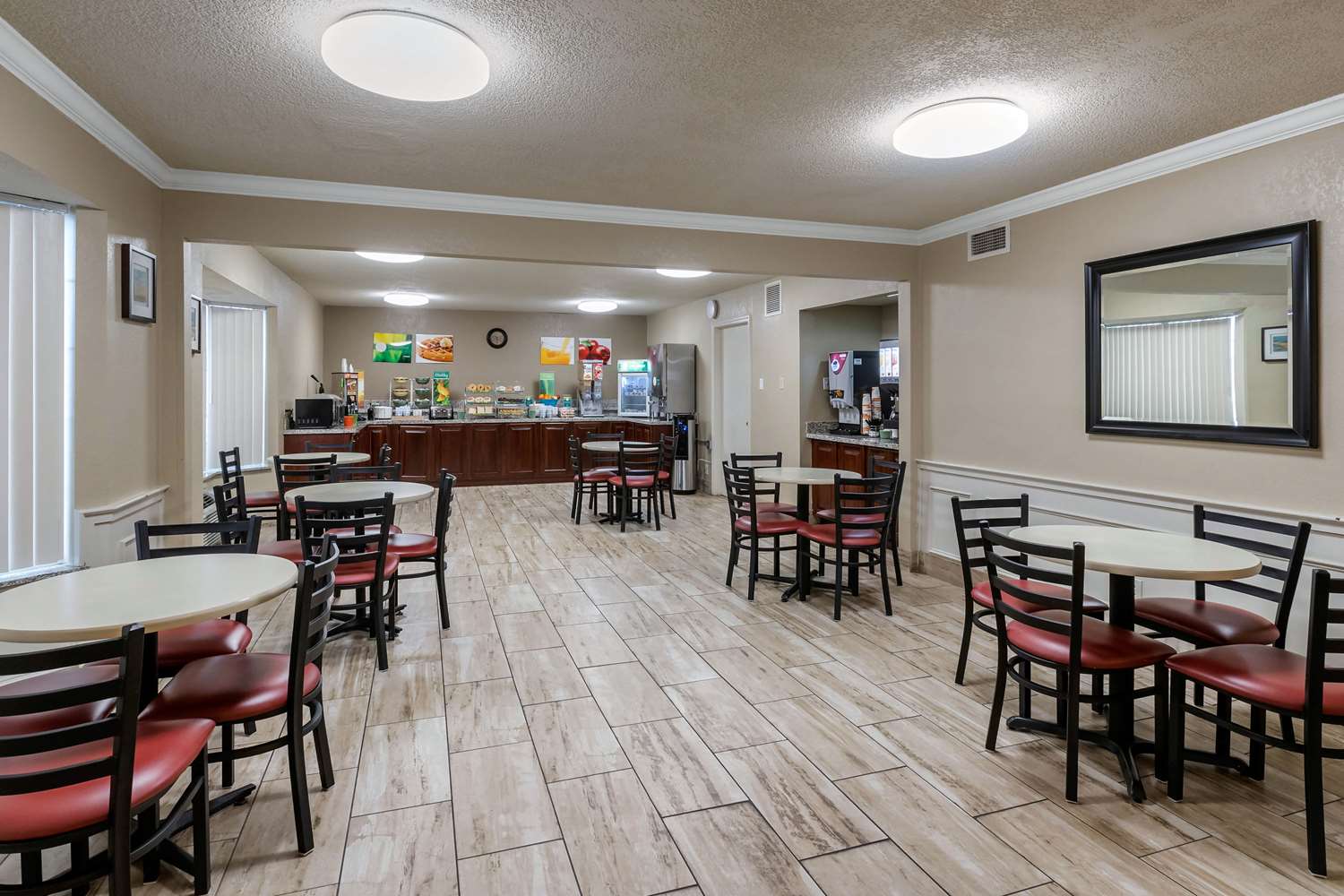 Quality Inn & Suites Des Moines - Merle Hay Road 34/39