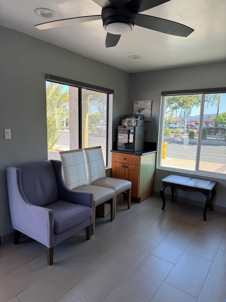 National Inn Garden Grove 40/60