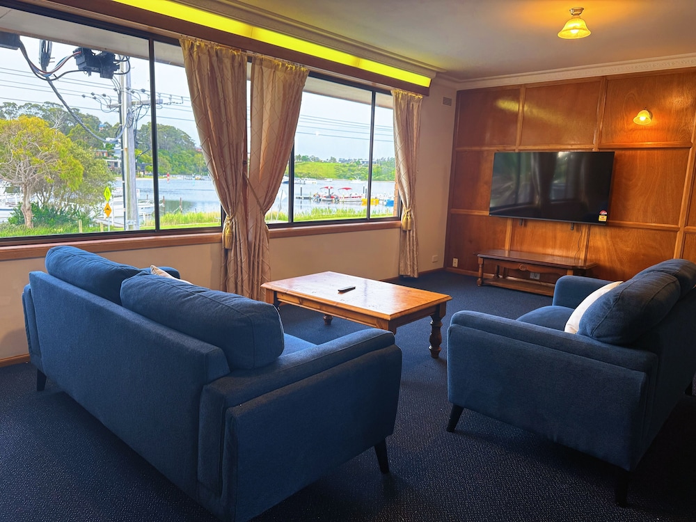Lakeside Motel Waterfront 47/80