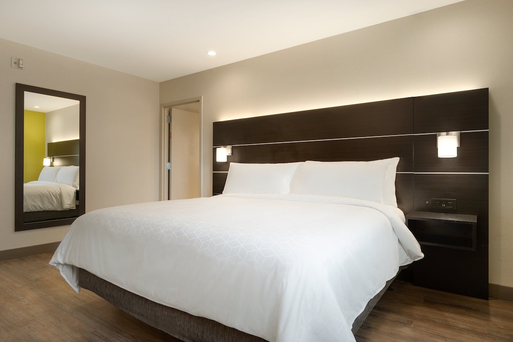 Holiday Inn Express Jamaica - Jfk Airtrain - Nyc 17/50