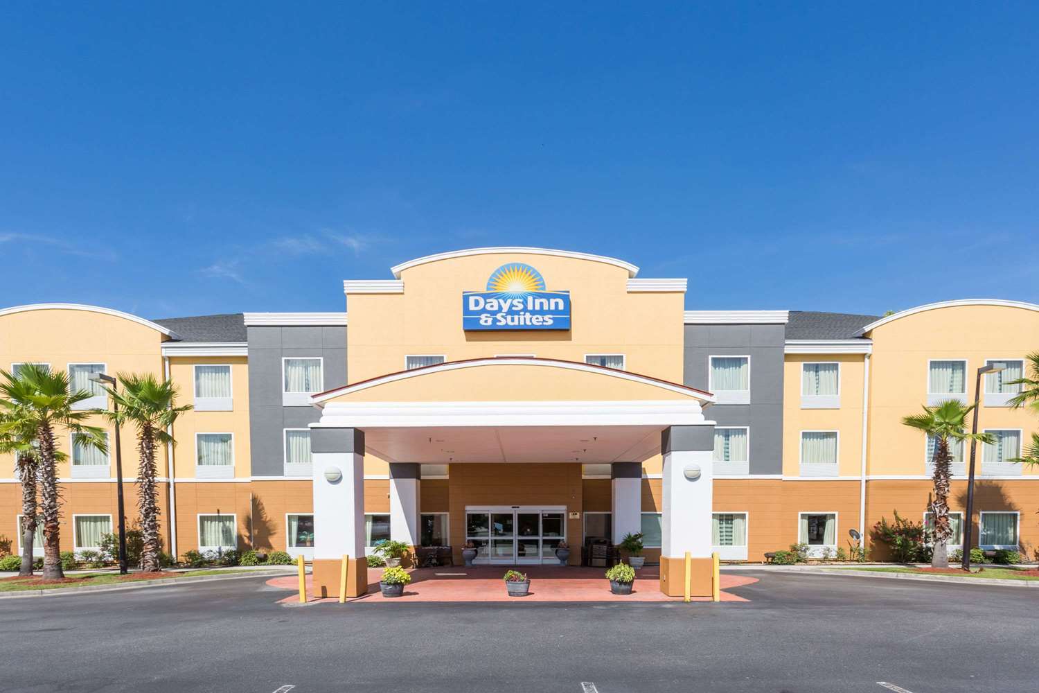 Days Inn & Suites by Wyndham Savannah North I-95 38/41