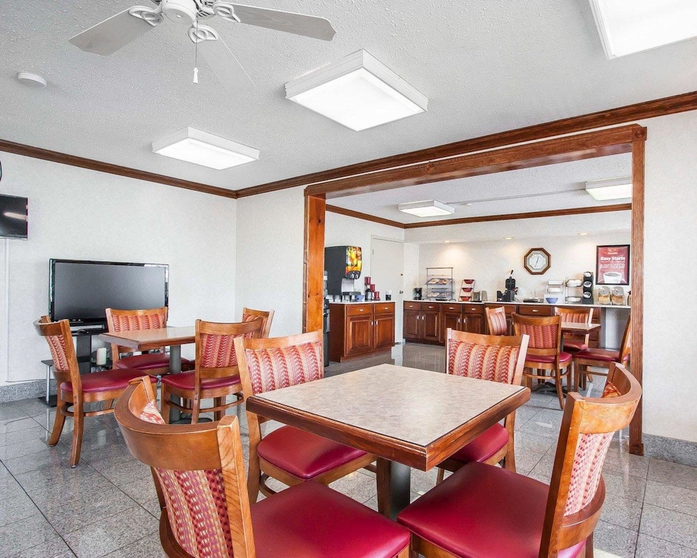 Econo Lodge Dyersburg I-155 22/27