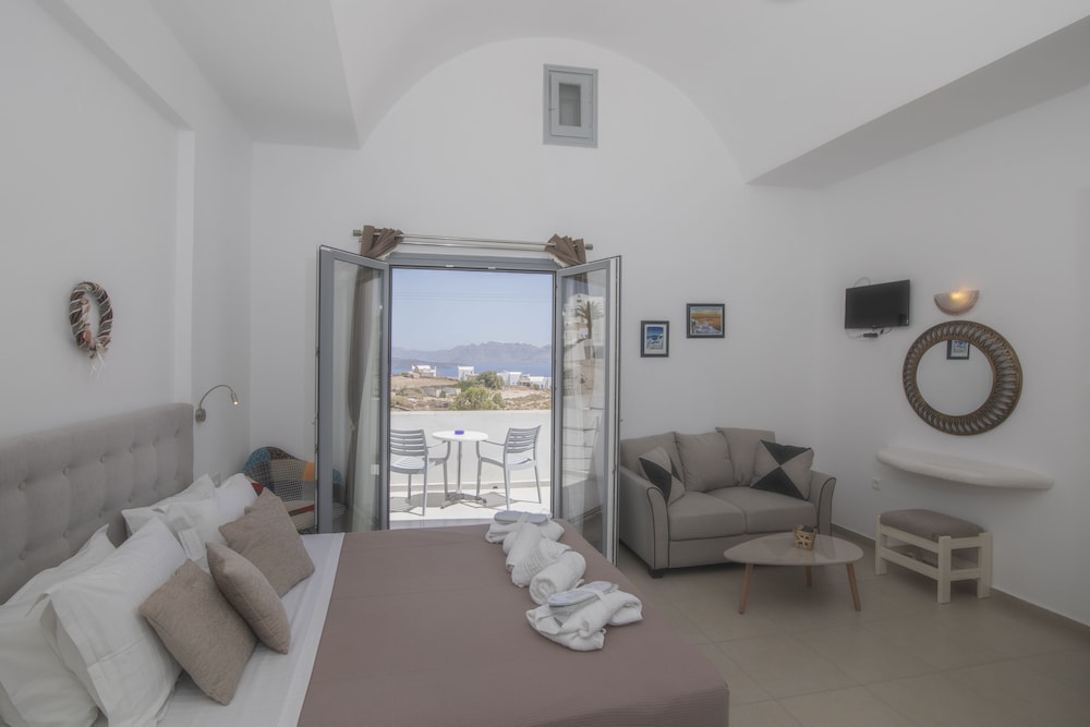 Thira S Dolphin Hotel 38/72