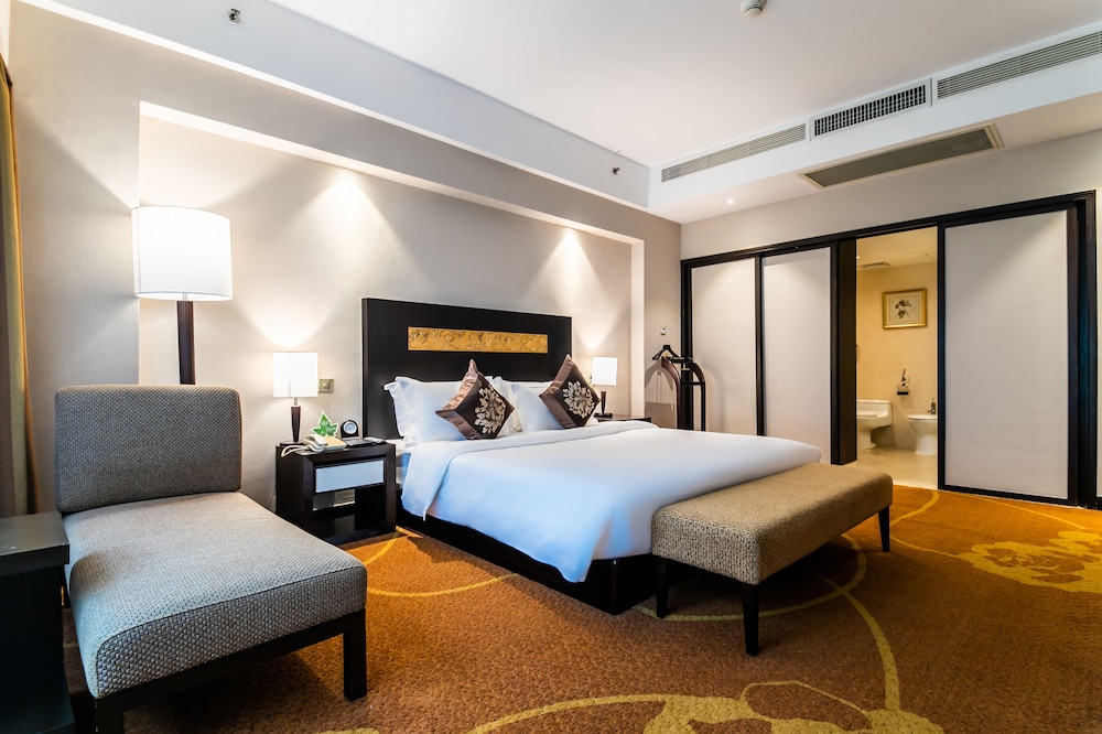 BUSINESS, SUITE, KING BED