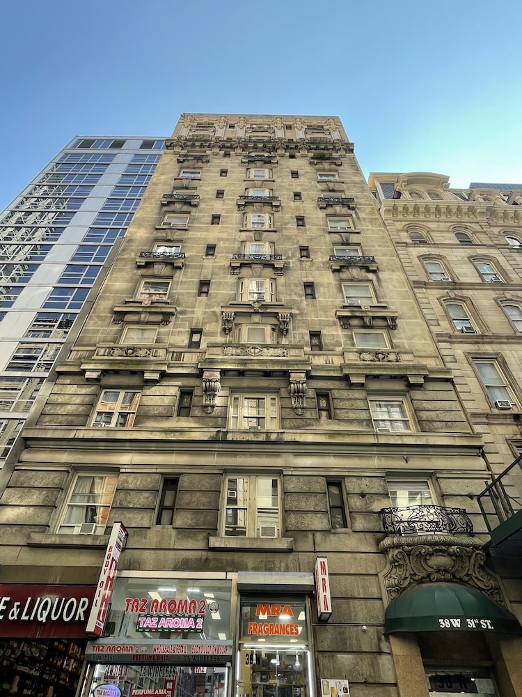 Hotel and the City 1/50