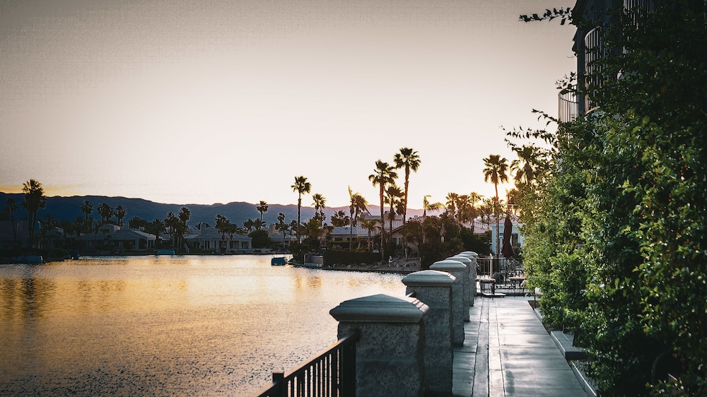 The Chateau at Lake La Quinta 41/78