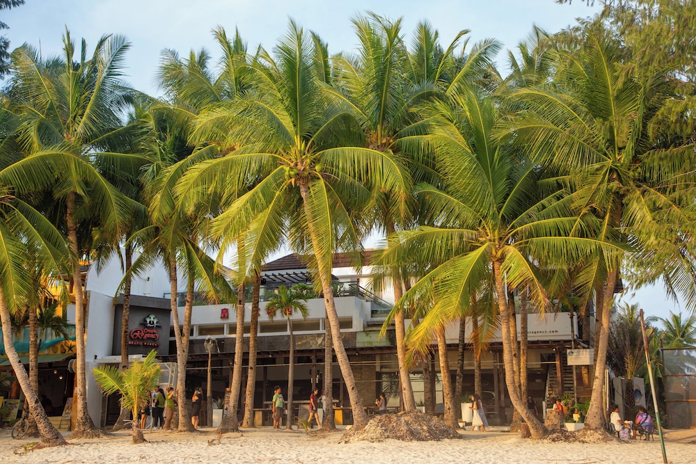 Crown Regency Beach Resort Boracay 69/75