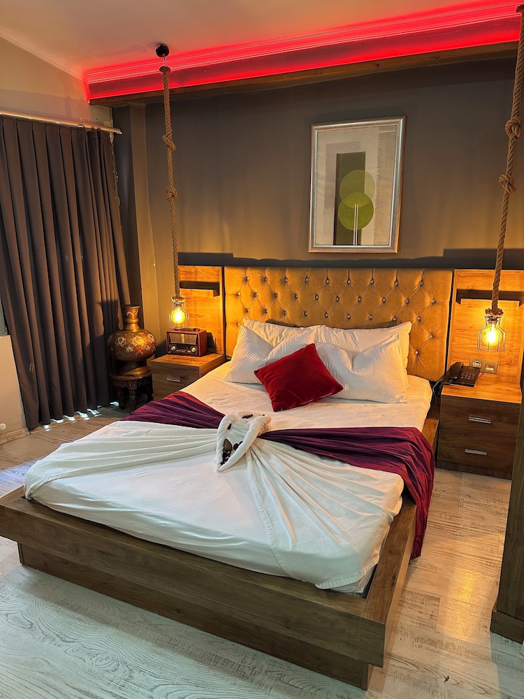 PRESIDENTIAL, DOUBLE BED