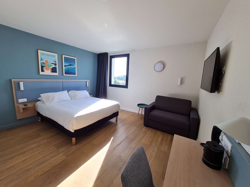 KYRIAD BORDEAUX NORD Sainte Eulalie 17/73
