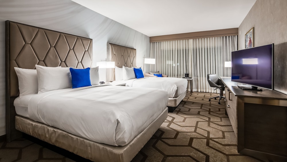 The Kingsley Bloomfield Hills - a DoubleTree by Hilton 10/62
