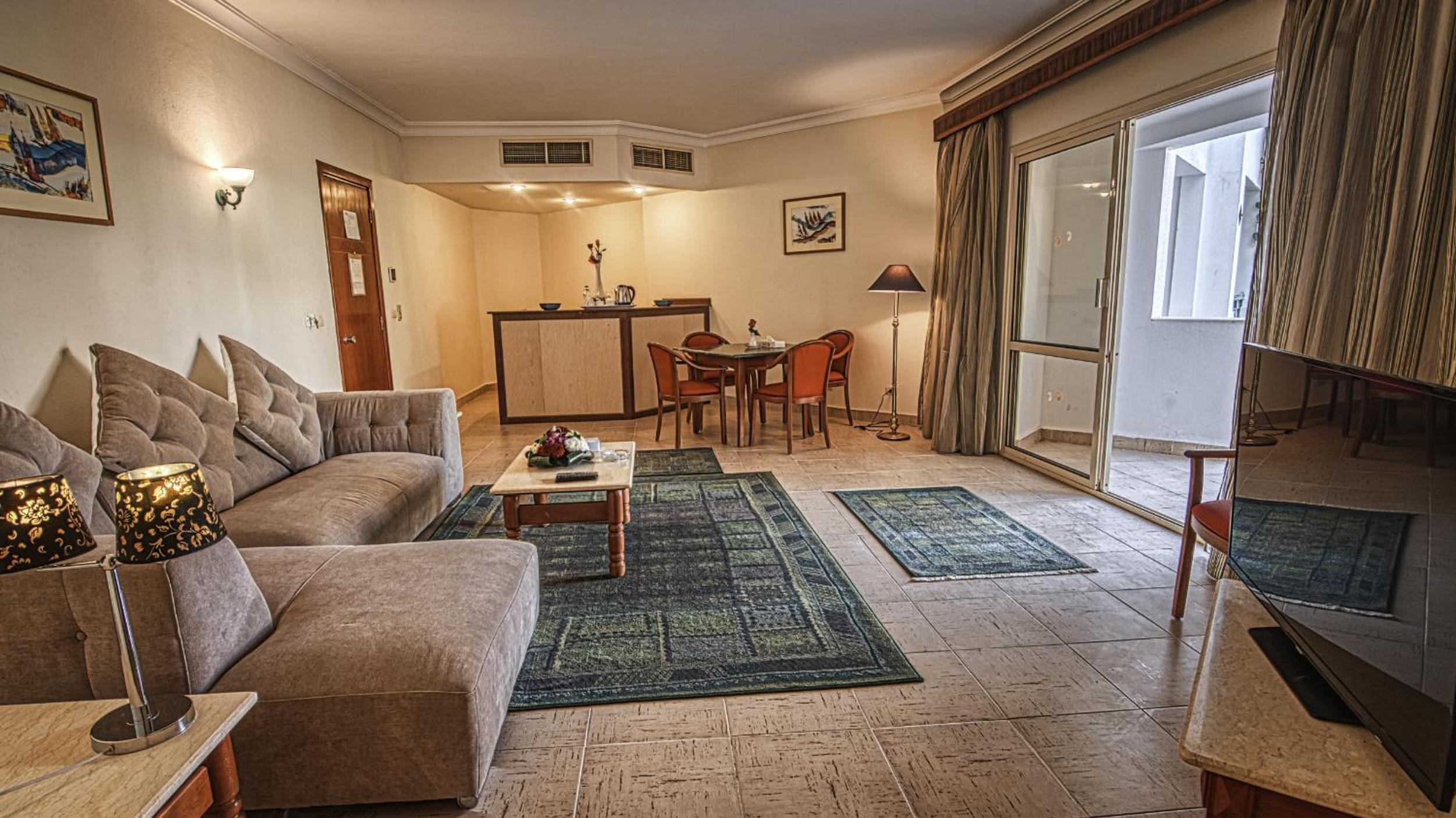 Suite Pool View
