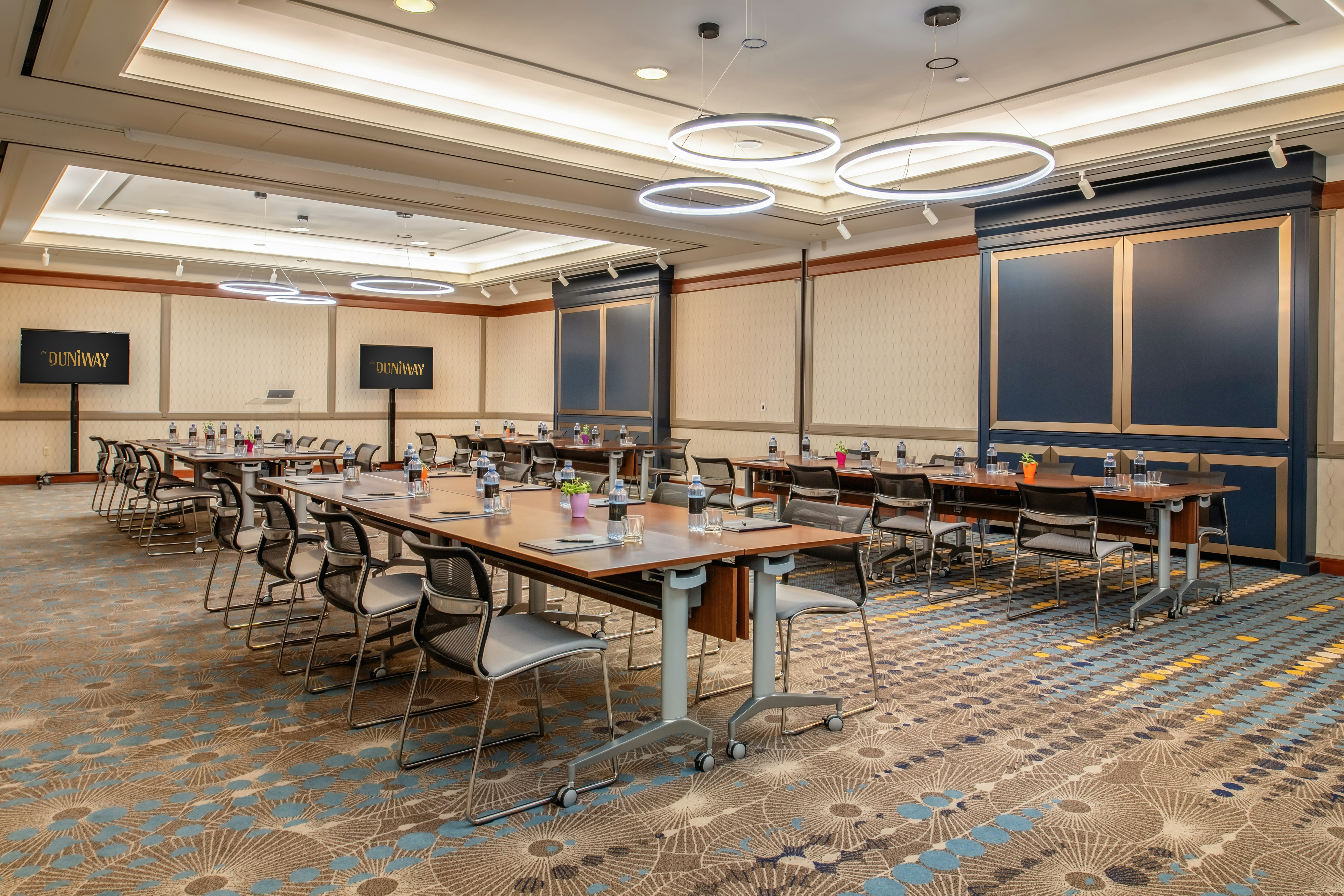 The Duniway Portland, a Hilton Hotel 35/39