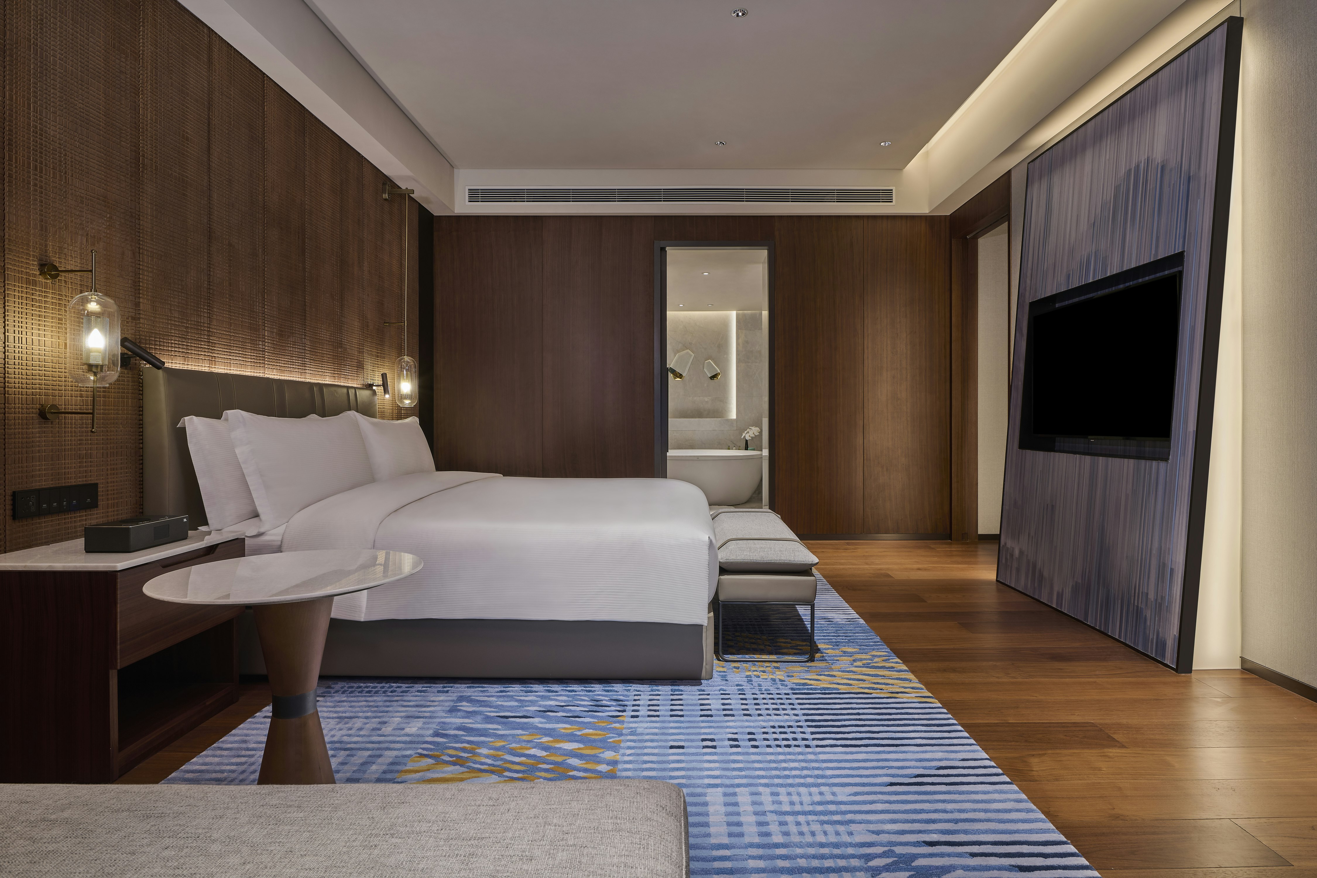 Ambassador, Suite, King Bed