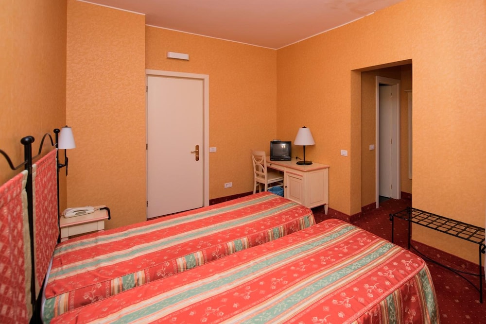 Hotel Campagna 12/50