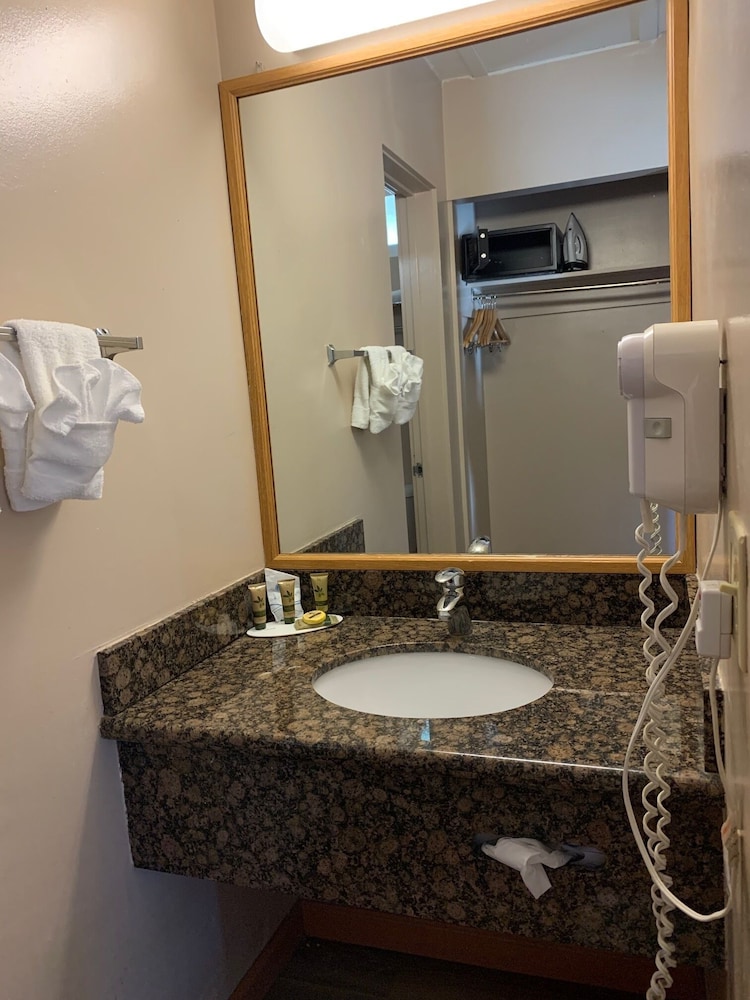 Olive Tree Inn & Suites, a Howard Johnson by Wyndham 18/72