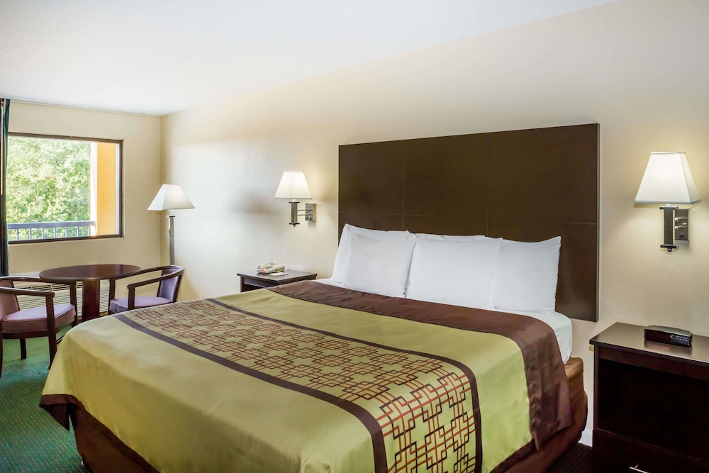Days Inn by Wyndham Enterprise 7/26