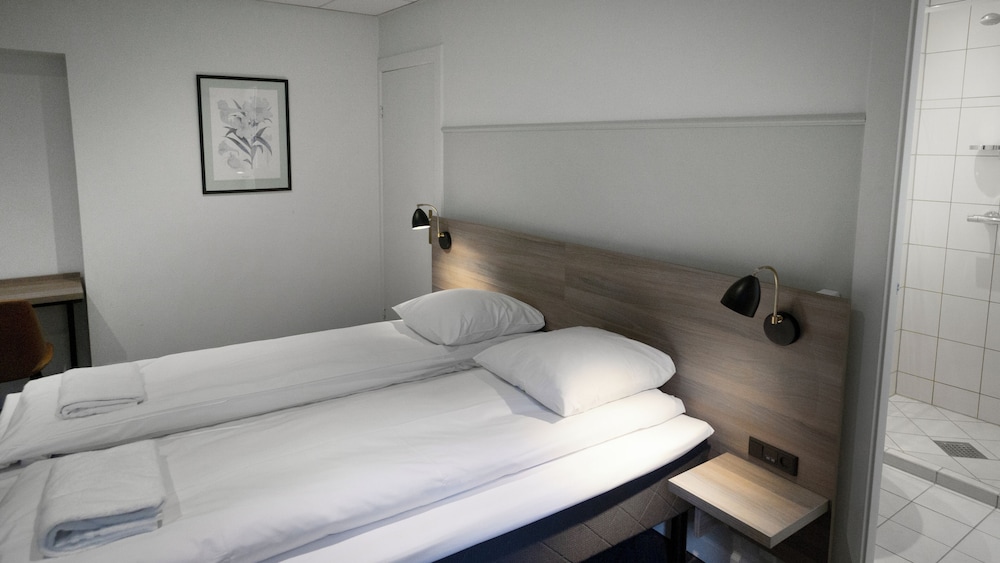STANDARD, QUADRUPLE, DOUBLE BED, PRIVATE BATHROOM, 2 SOFA