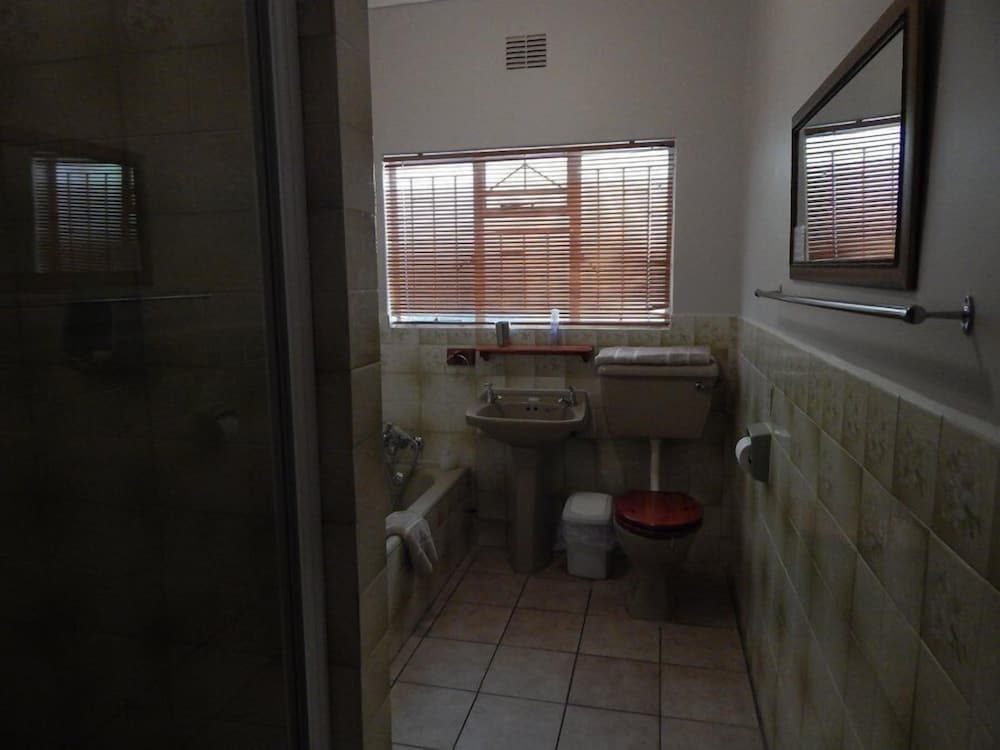 La Paix Guest House 48/49