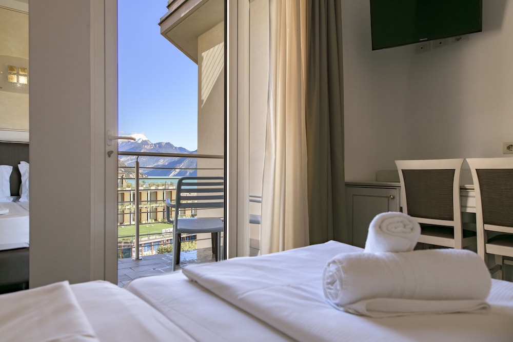 Hotel Sogno Del Benaco 23/63