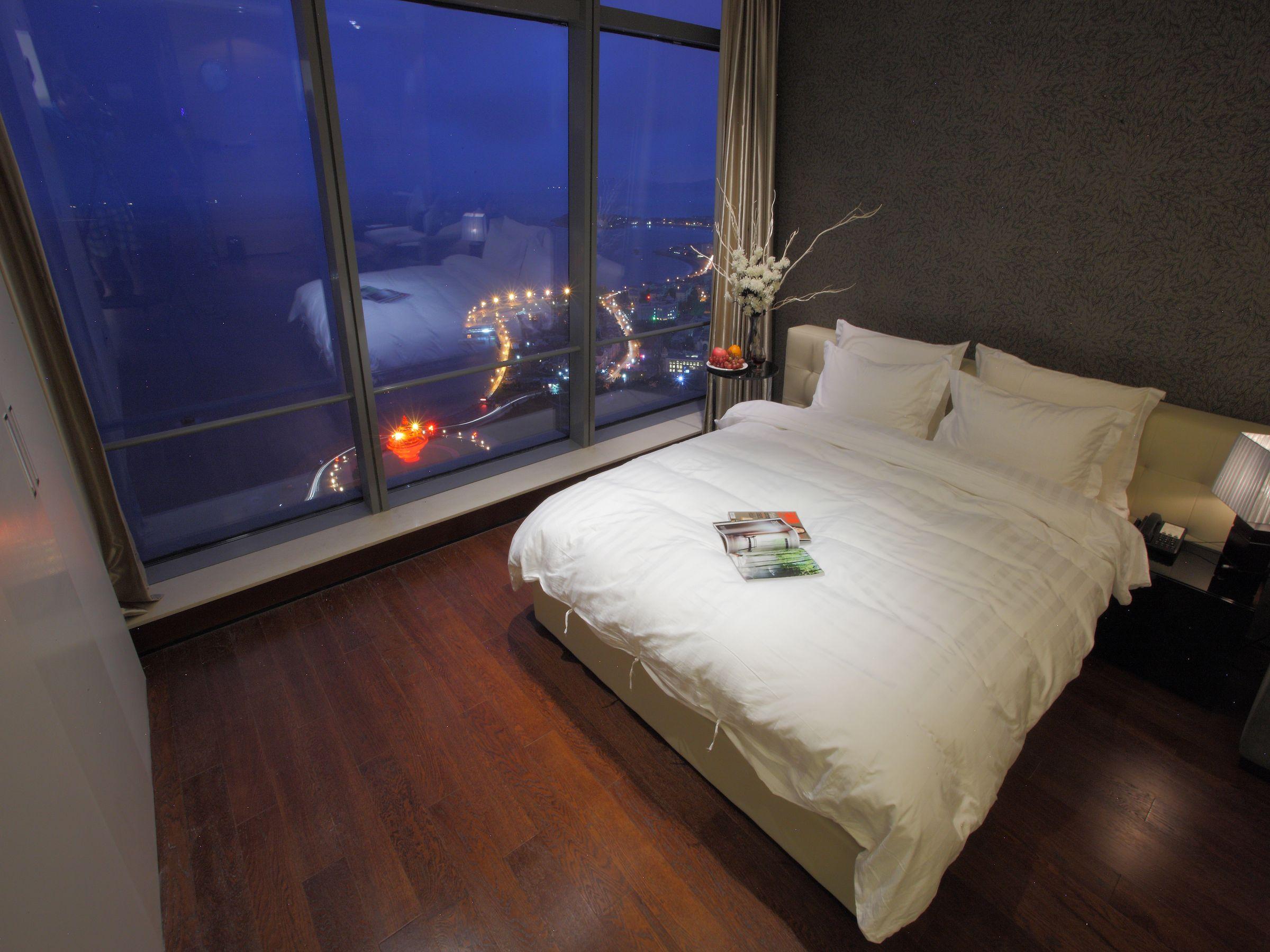 Grand Madison Qingdao Harbour view Central 33/50
