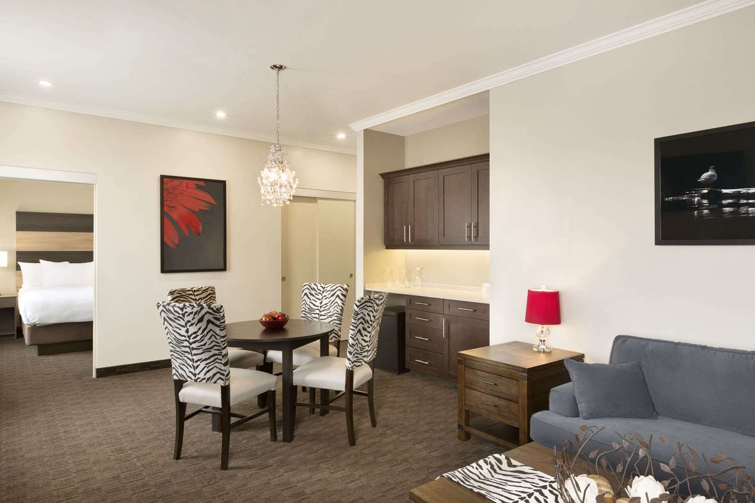 Days Inn & Suites By Wyndham Lindsay 21/43