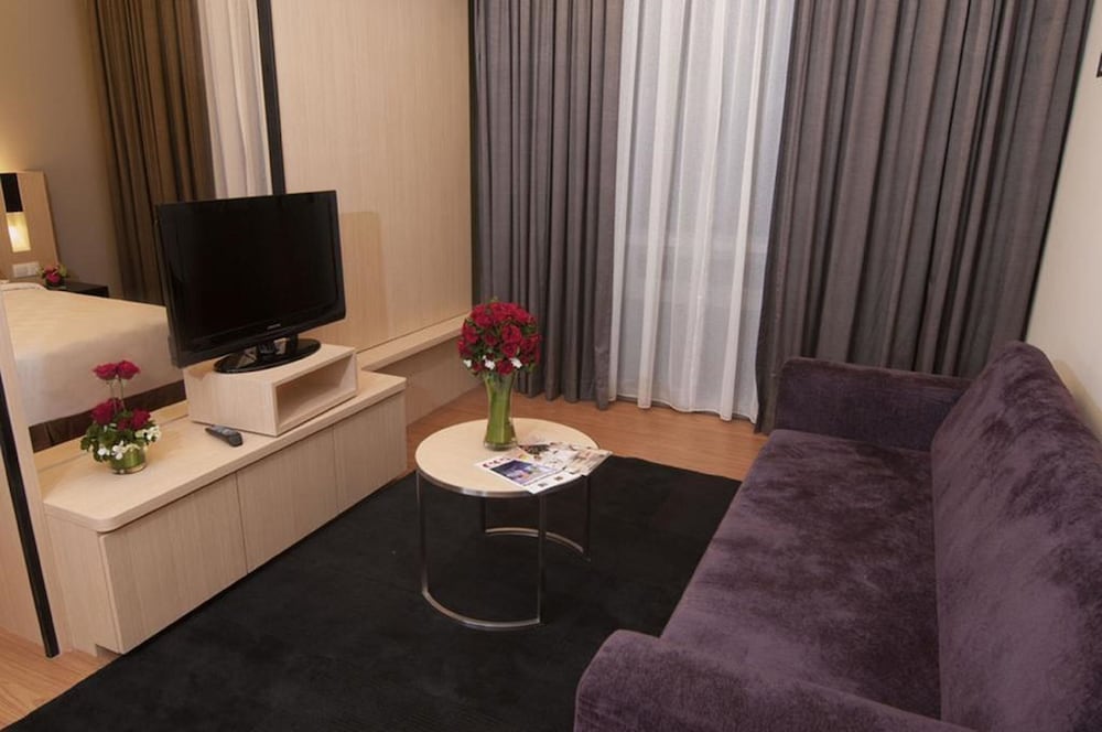 Platinum Suites AT Swiss Garden 36/45