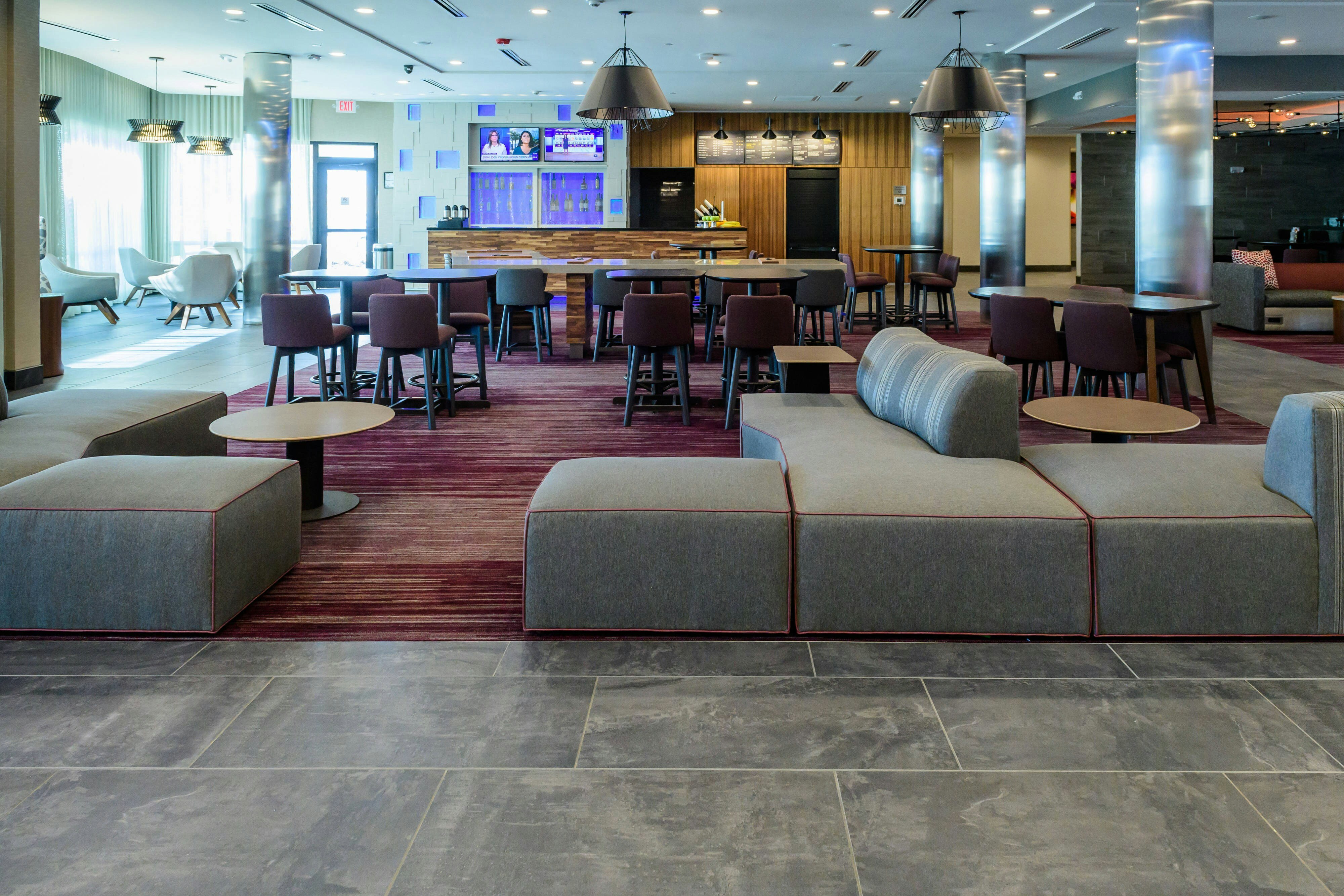 Courtyard By Marriott Lake Jackson 33/58