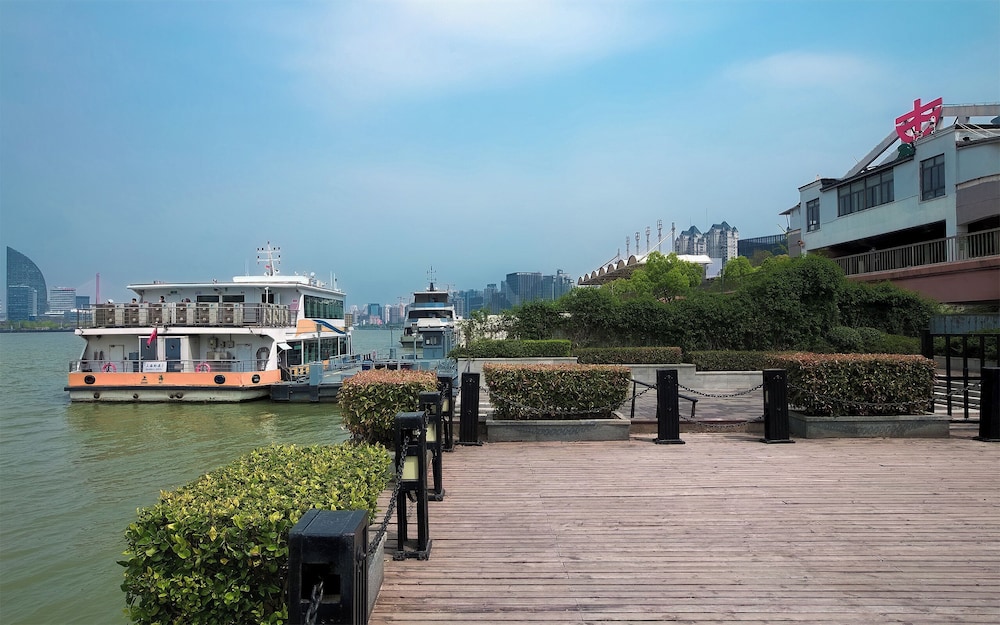 Novotel Shanghai Atlantis 66/68