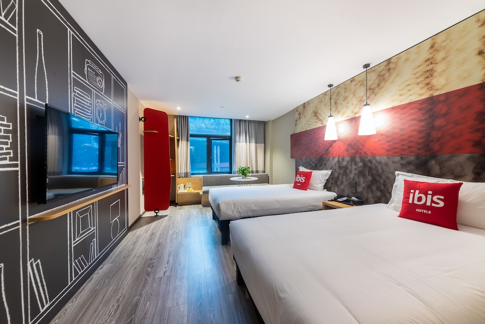 Ibis Chongqing Jiefangbei Pedestrian Street Hotel 24/35