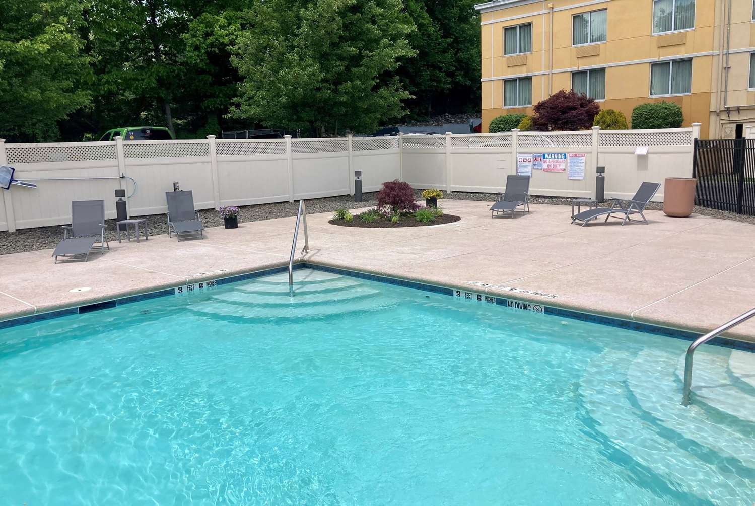 La Quinta Inn & Suites by Wyndham Danbury 53/58