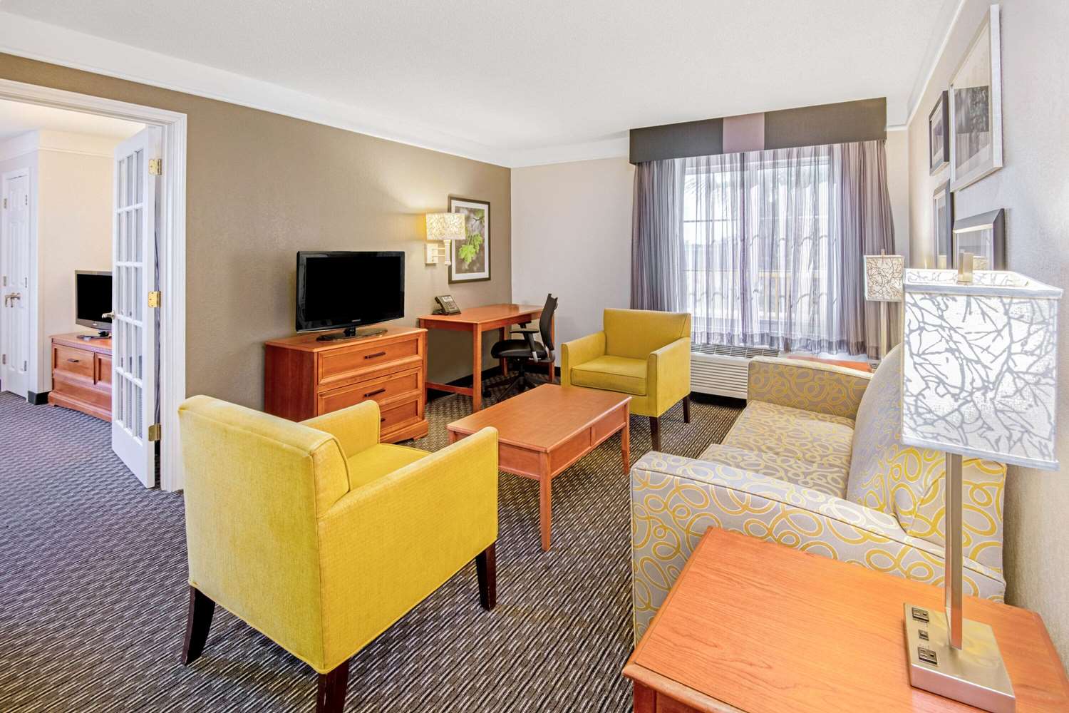 La Quinta Inn & Suites by Wyndham San Antonio Airport 34/63