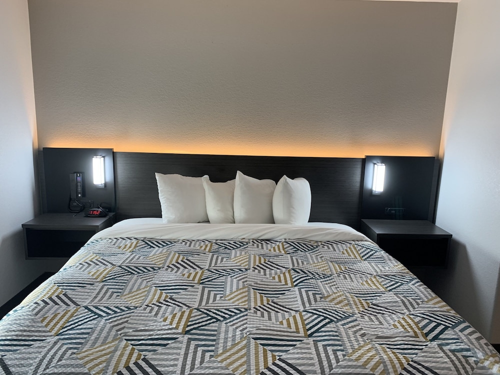 Hawthorn Extended Stay by Wyndham Hobbs 22/50