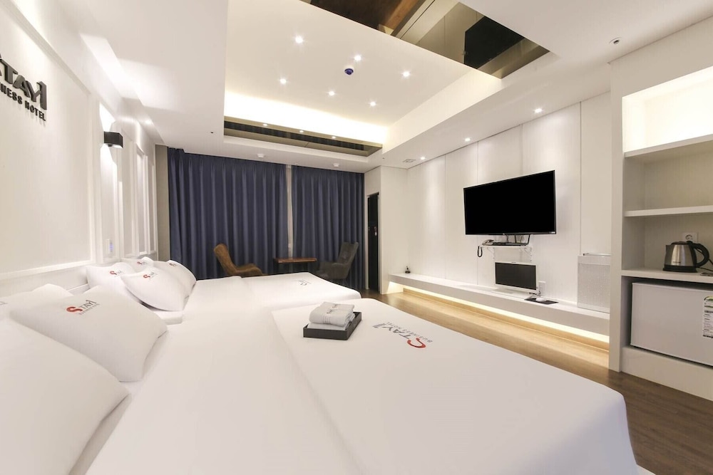 Stay 1 Hotel 24/49