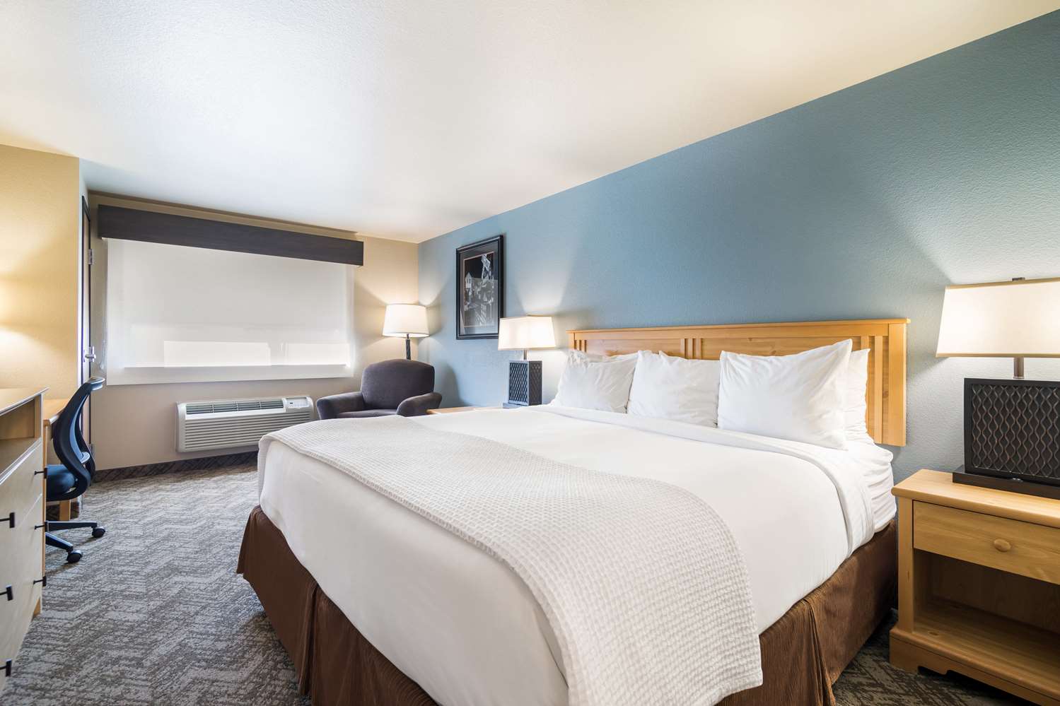 غرفة بسرير كينج، Best Western Golden Spike Inn & Suites 2/3