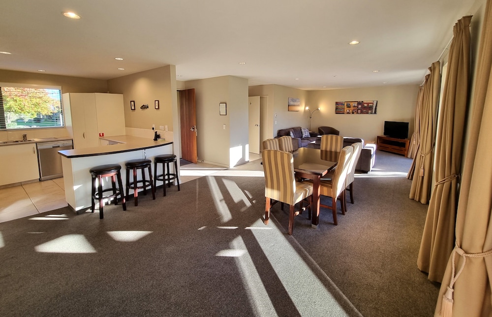 Vintners Retreat 23/50