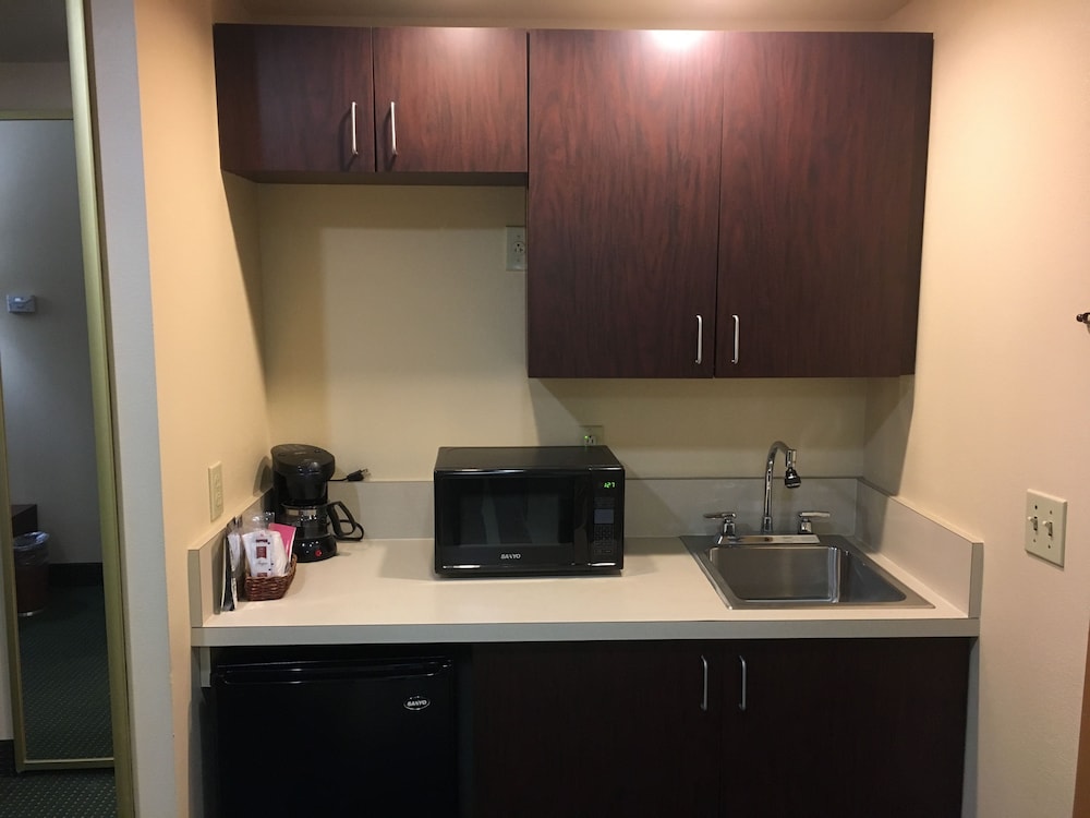 HAMPTON INN BEDFORD 23/52