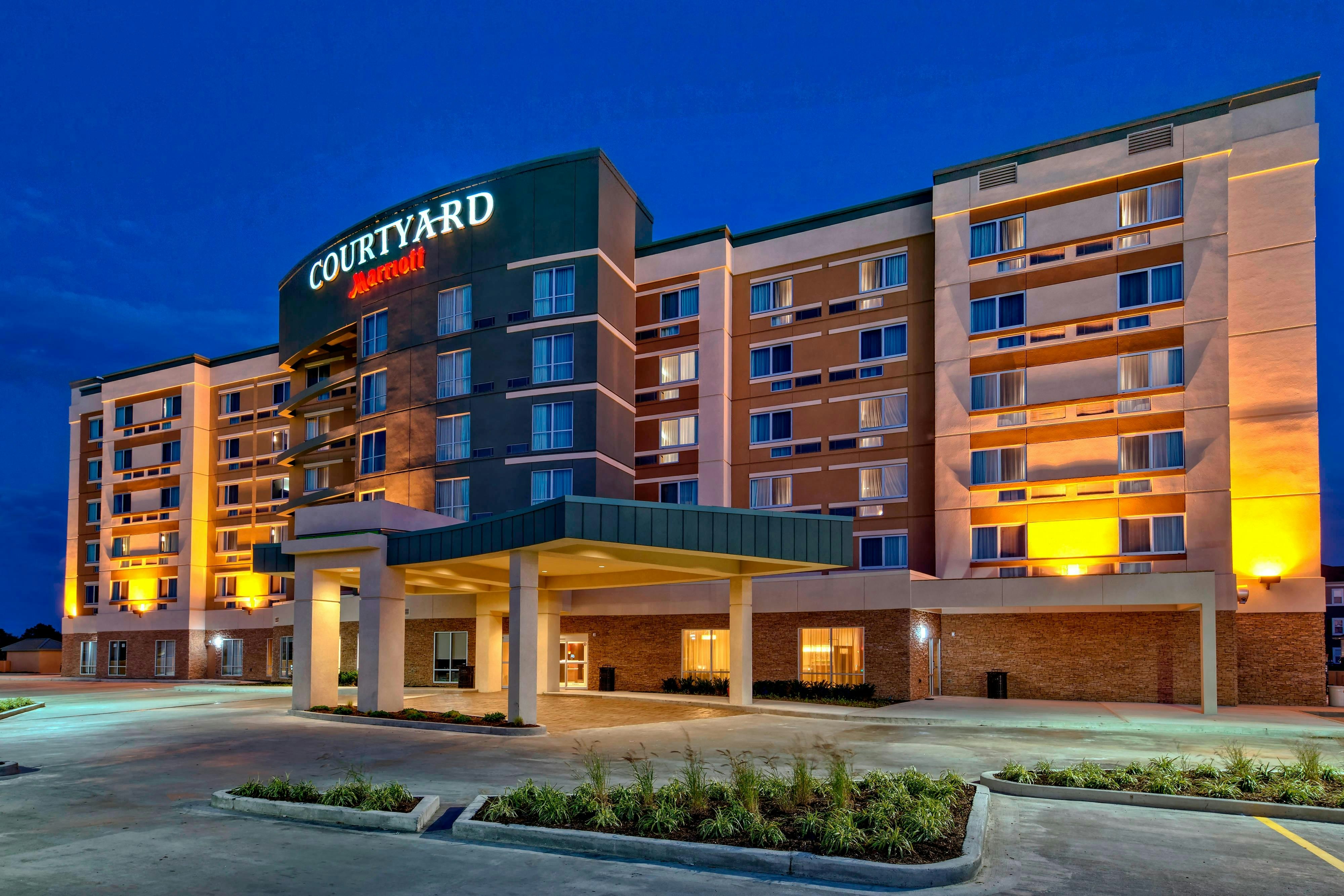 COURTYARD WESTBURY LONG ISLAND 1/21